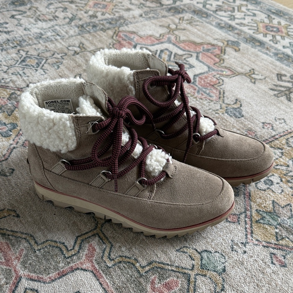 Sorel Women's Brown Winter Boots with White Lining